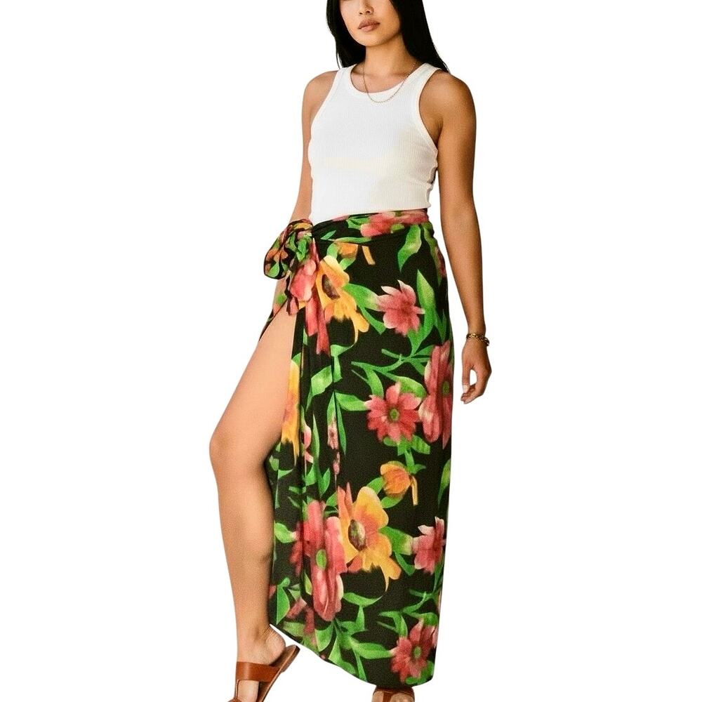 Vintage 90s Floral Silk Sari Beach Wrap - 40”x55”